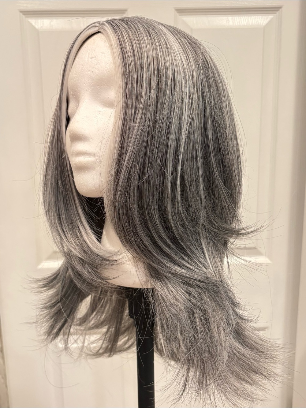 Gray & White Long Layered Synthetic Wig! New! Stunning style, color & fibers!